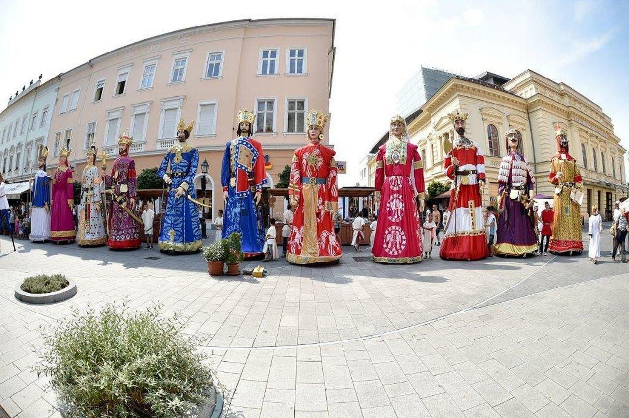 Korona Apartman Székesfehérvár מראה חיצוני תמונה